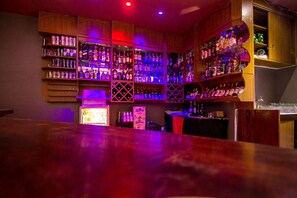 2 bars/lounges, poolside bar - Park Place Hotel (Nairobi)