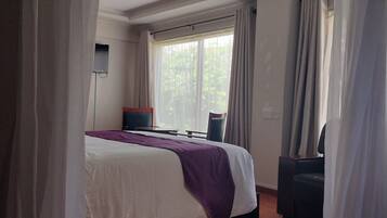 Habitación estándar doble, balcón | Sábanas de algodón egipcio y ropa de cama de alta calidad