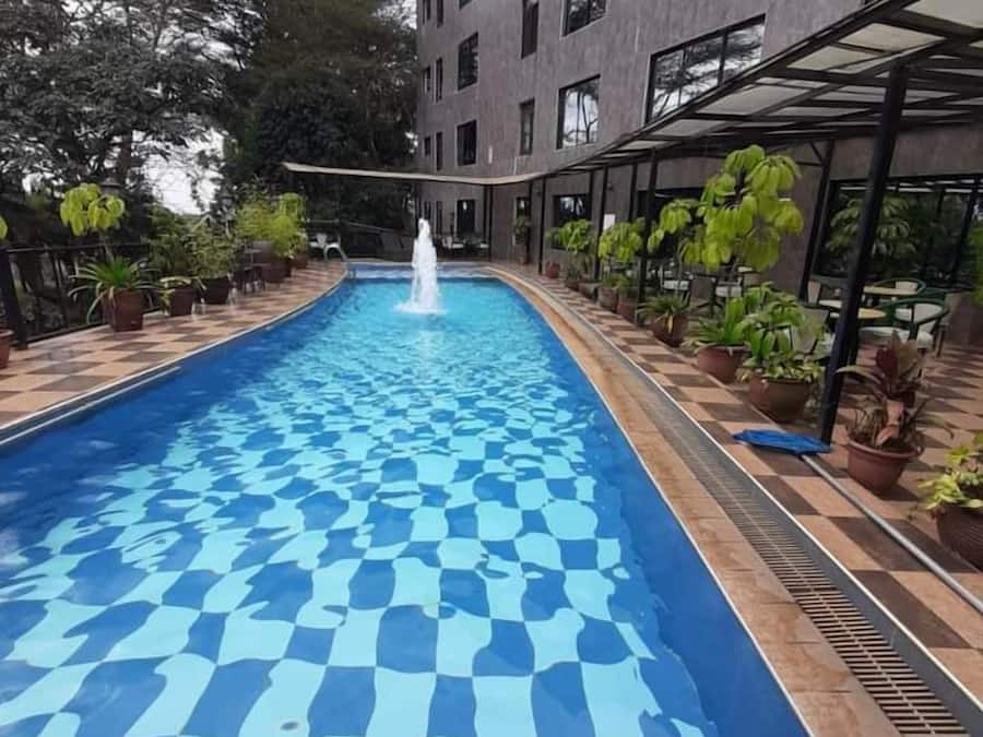 Außenpool, Liegestühle