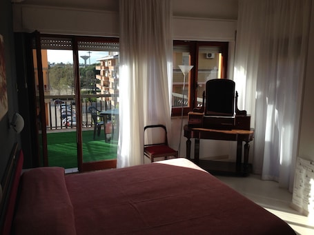 Minibar, wifi gratis y ropa de cama