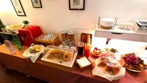 A breakfast buffet with various food items and beverages. - Hotel San Michele (Aprilia)
