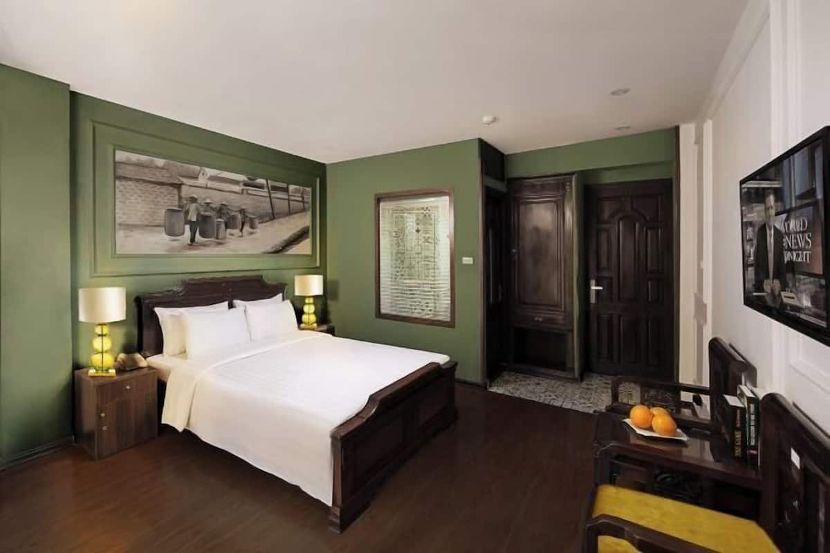 Pillowtop beds, minibar, in-room safe, desk