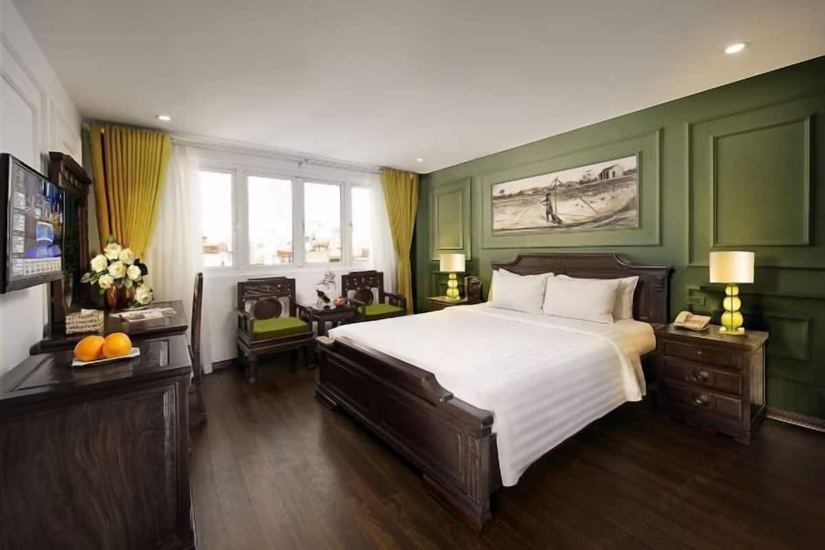 Pillowtop beds, minibar, in-room safe, desk