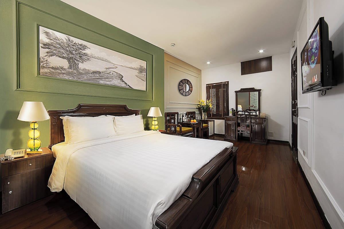Deluxe Double or Twin Room | Pillowtop beds, minibar, in-room safe, desk