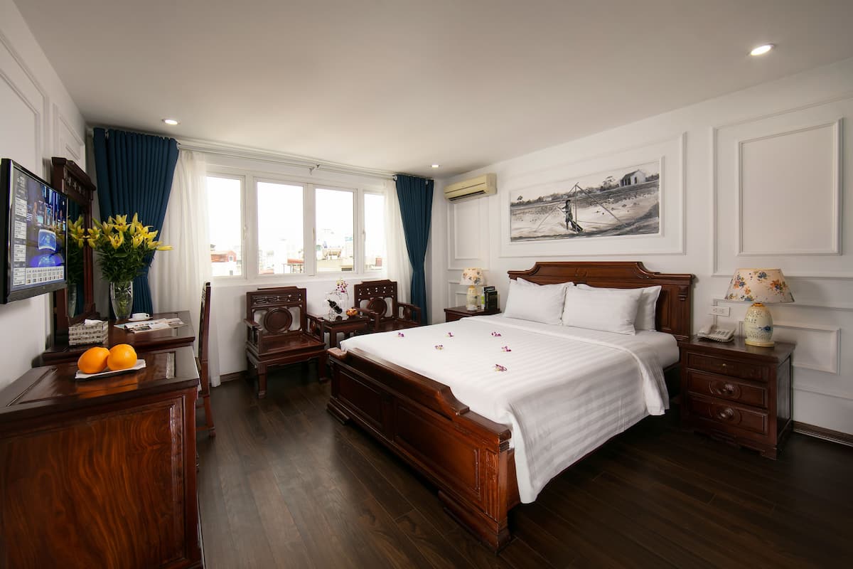 Executive Double or Twin Room | Pillowtop beds, minibar, in-room safe, desk