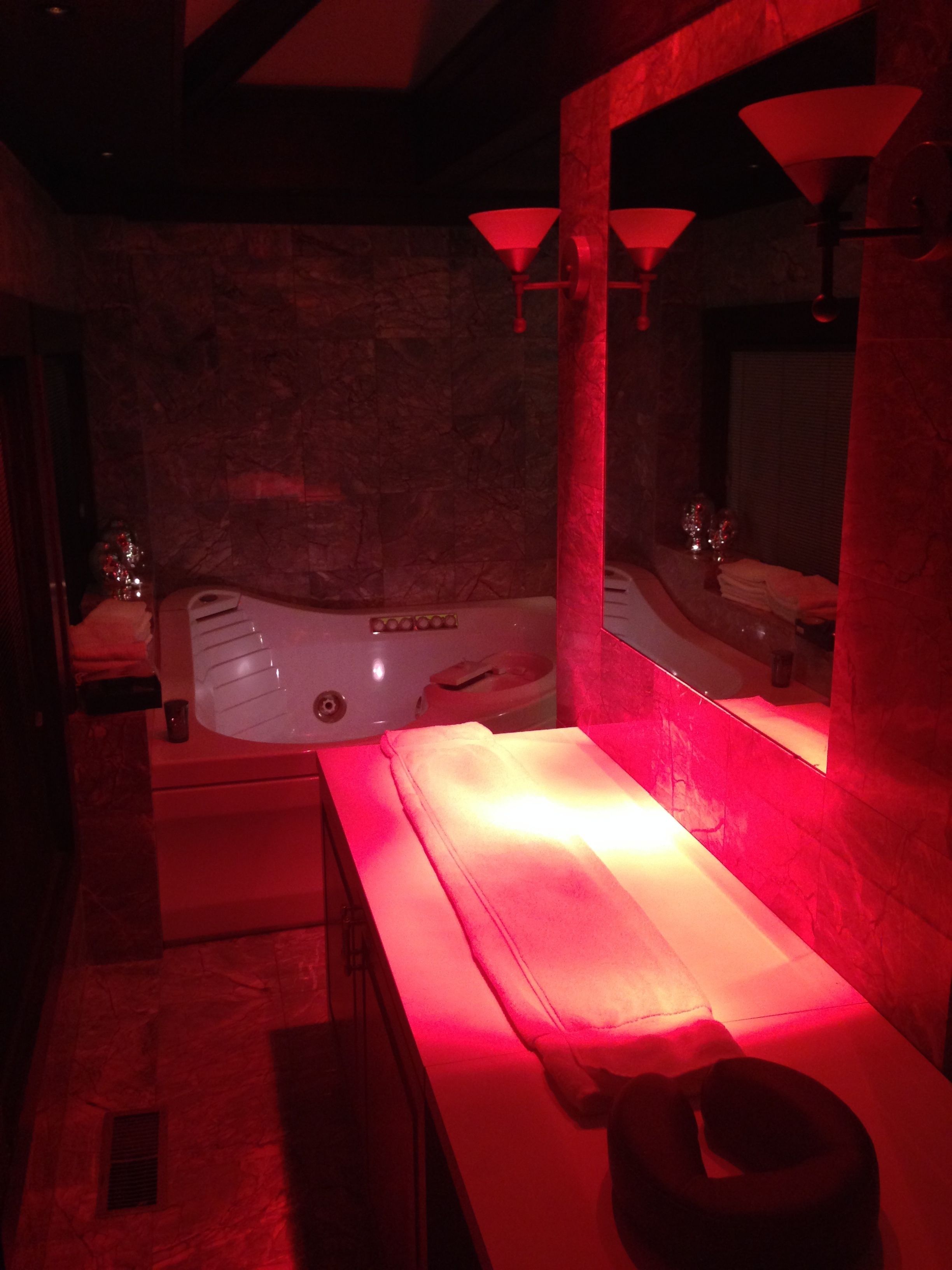 The Carriage House (King Spa Suite) | Jetted tub