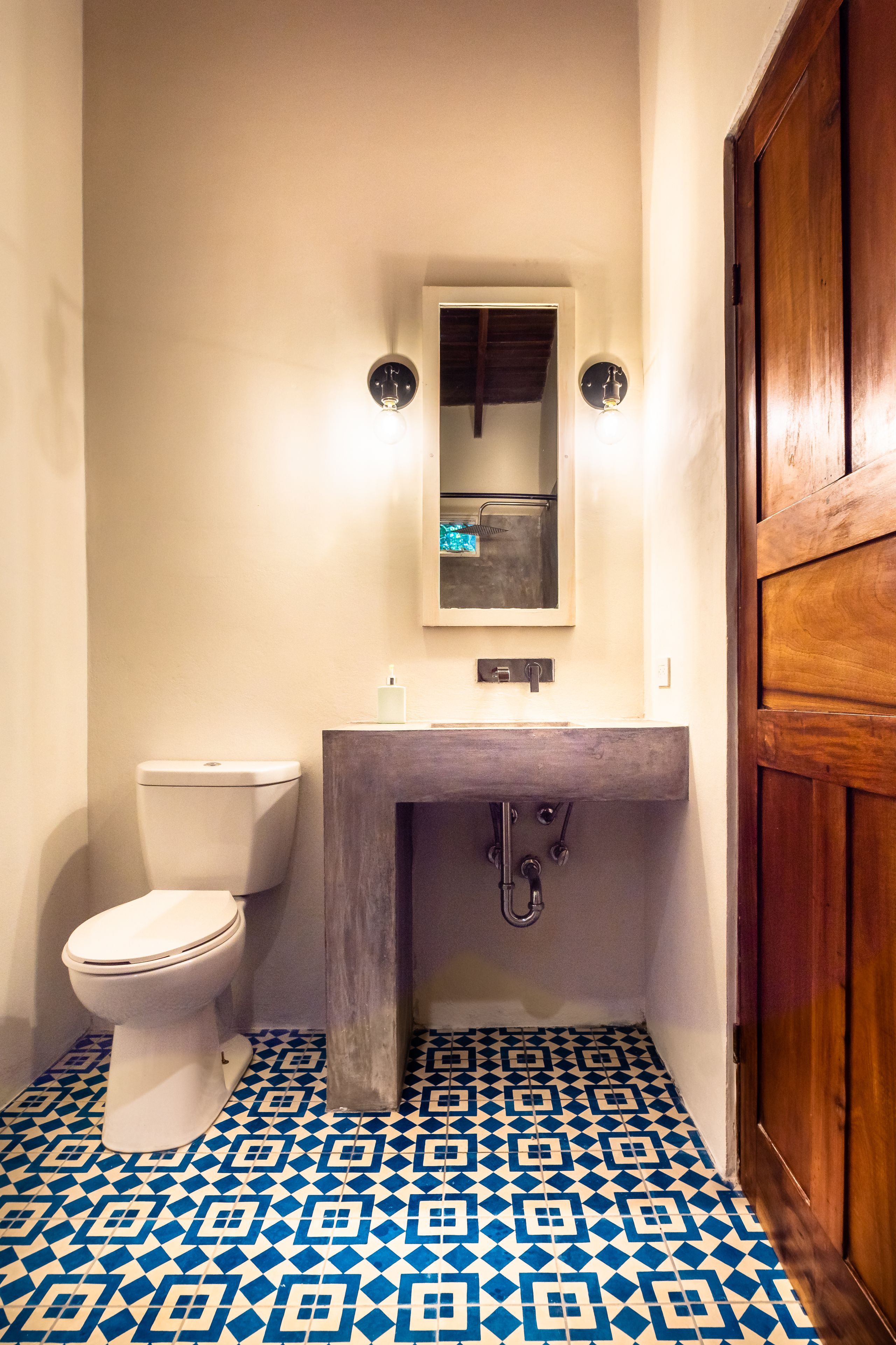 classic room | bathroom | shower, rainfall showerhead, free toiletries, hair dryer