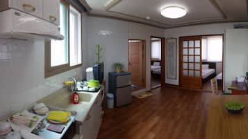 Suite, 2 Schlafzimmer | Eigene Küche | Kühlschrank, Mikrowelle, Reiskocher, Kochgeschirr/Geschirr/Besteck