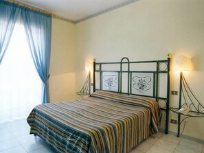 Premium bedding, desk, free WiFi, bed sheets - Hotel Scala Greca (Syracuse)