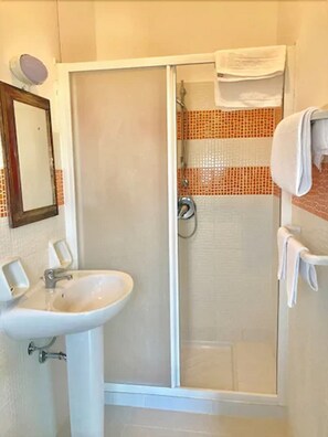 Articles de toilette (gratuits), bidet, serviettes fournies