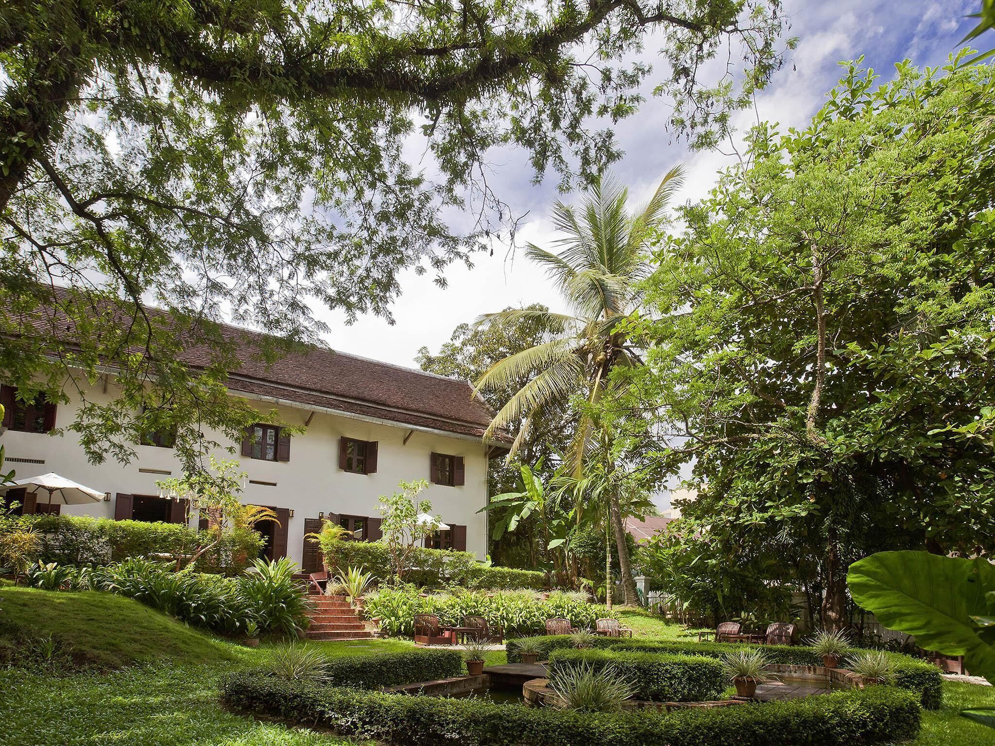 Deluxe kamer, 1 kingsize bed | Luxe beddengoed, een minibar, een kluis op de kamer, een bureau