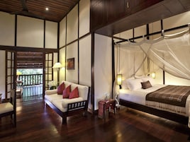 Deluxe Room, 1 King Bed | Premium bedding, minibar, in-room safe, desk
