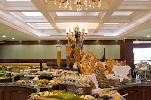 Tägliches Frühstücksbuffet gegen Gebühr