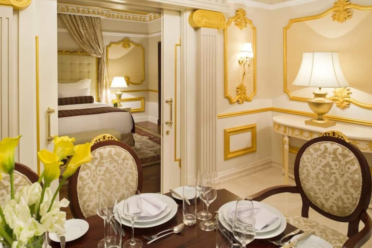 royal suite | in-room dining