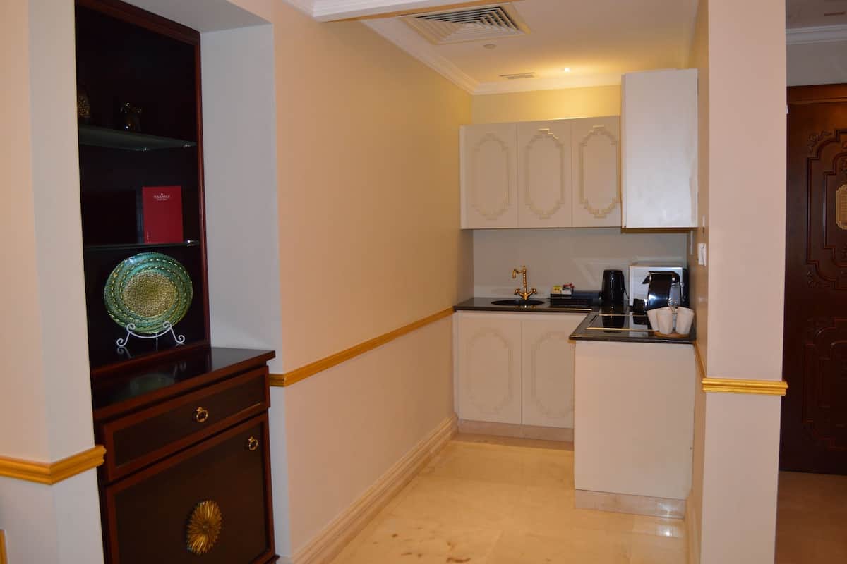 royal suite | private kitchenette | coffee/tea maker, electric kettle