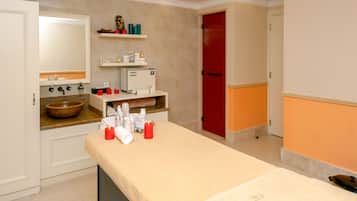 Relax in a spacious room with a large bed, bedside table, and mirror.