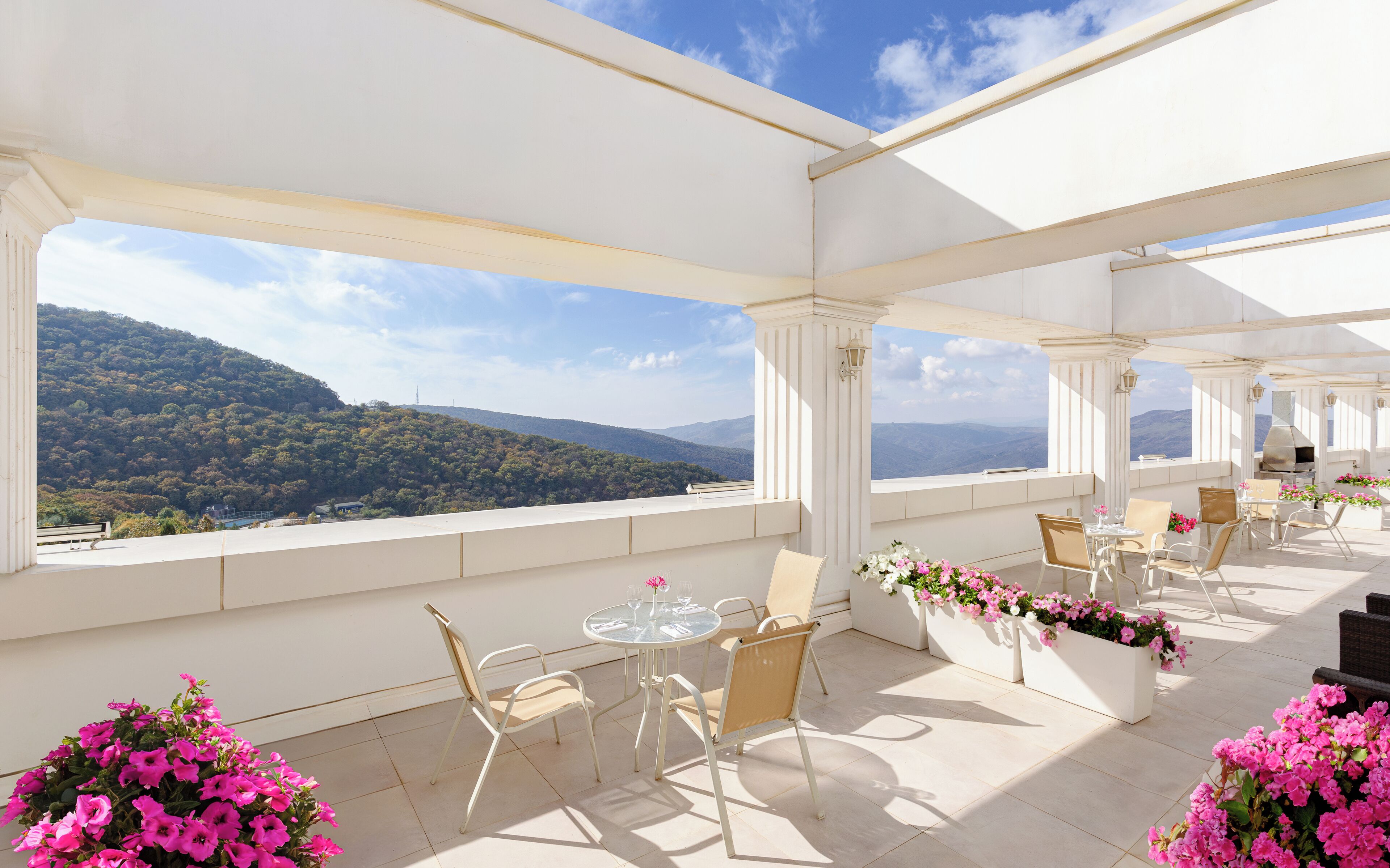 2 restaurants, breakfast, lunch, dinner served; local cuisine