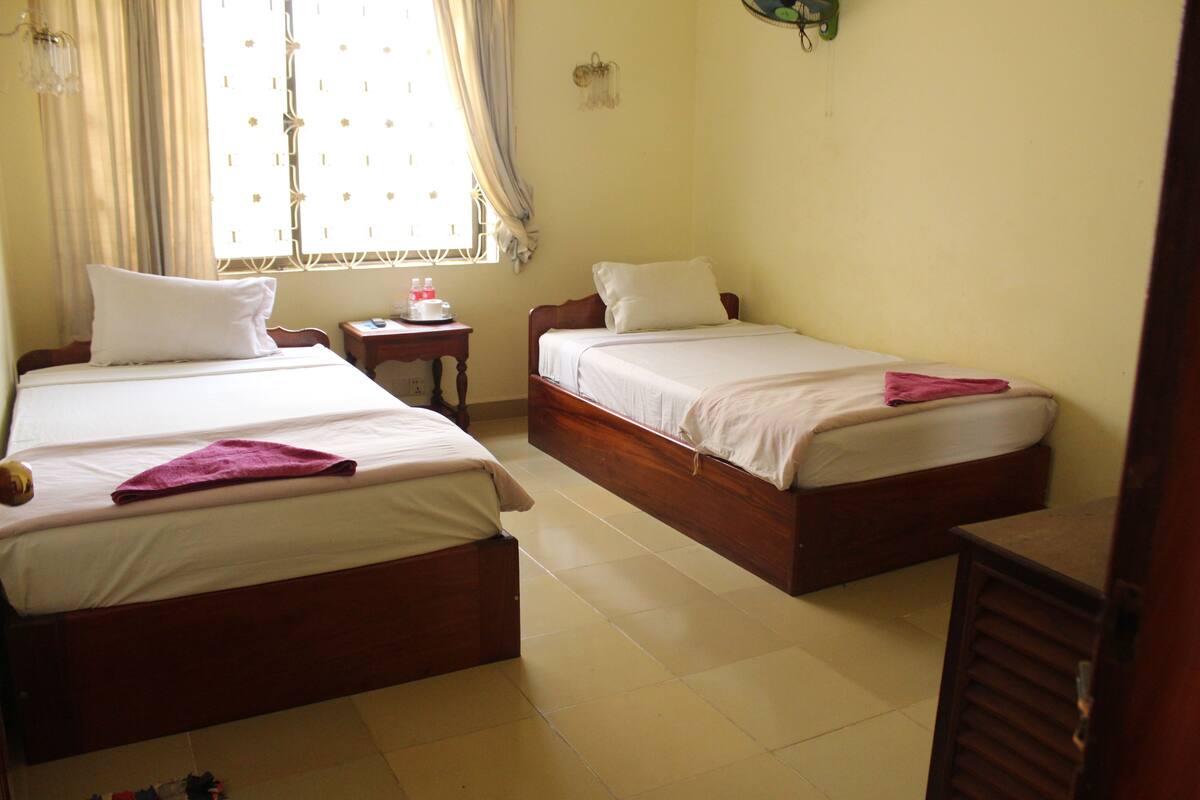 Coffres-forts dans les chambres, fer et planche à repasser