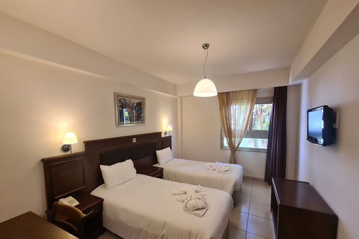 In-room safe, soundproofing, WiFi (free), bed sheets