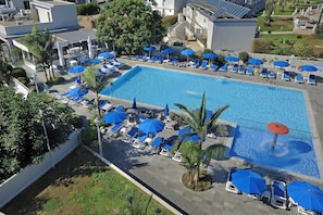 Outdoor pool, pool loungers - Euronapa Hotel (Ayia Napa)