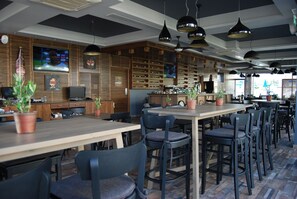 2 Restaurants, Frühstück, Abendessen, internationale Küche