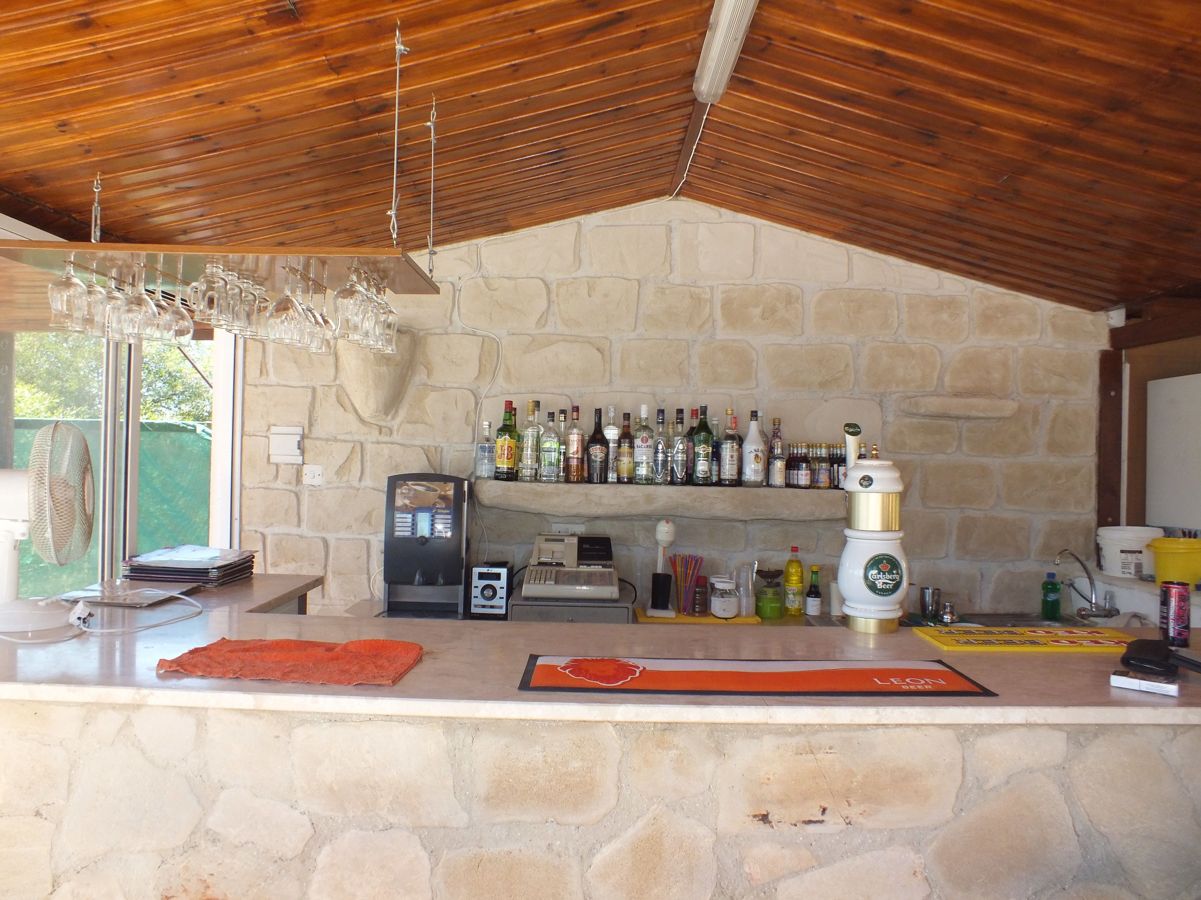 Bar en bord de piscine