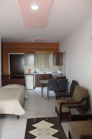 TV - Petsas Apartments & Tavern (Pegeia)