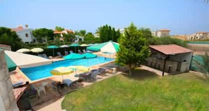 Petsas Apartments & Tavern