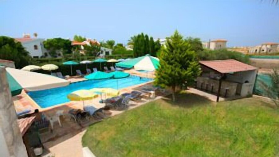 Petsas Apartments & Tavern