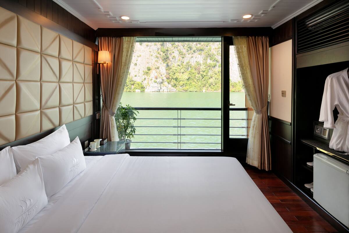 Minibar, in-room safe, soundproofing, free WiFi