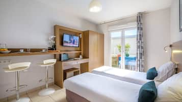 Chambre Standard, 2 lits une place, non-fumeurs | Bureau, chambres insonorisées, fer et planche à repasser