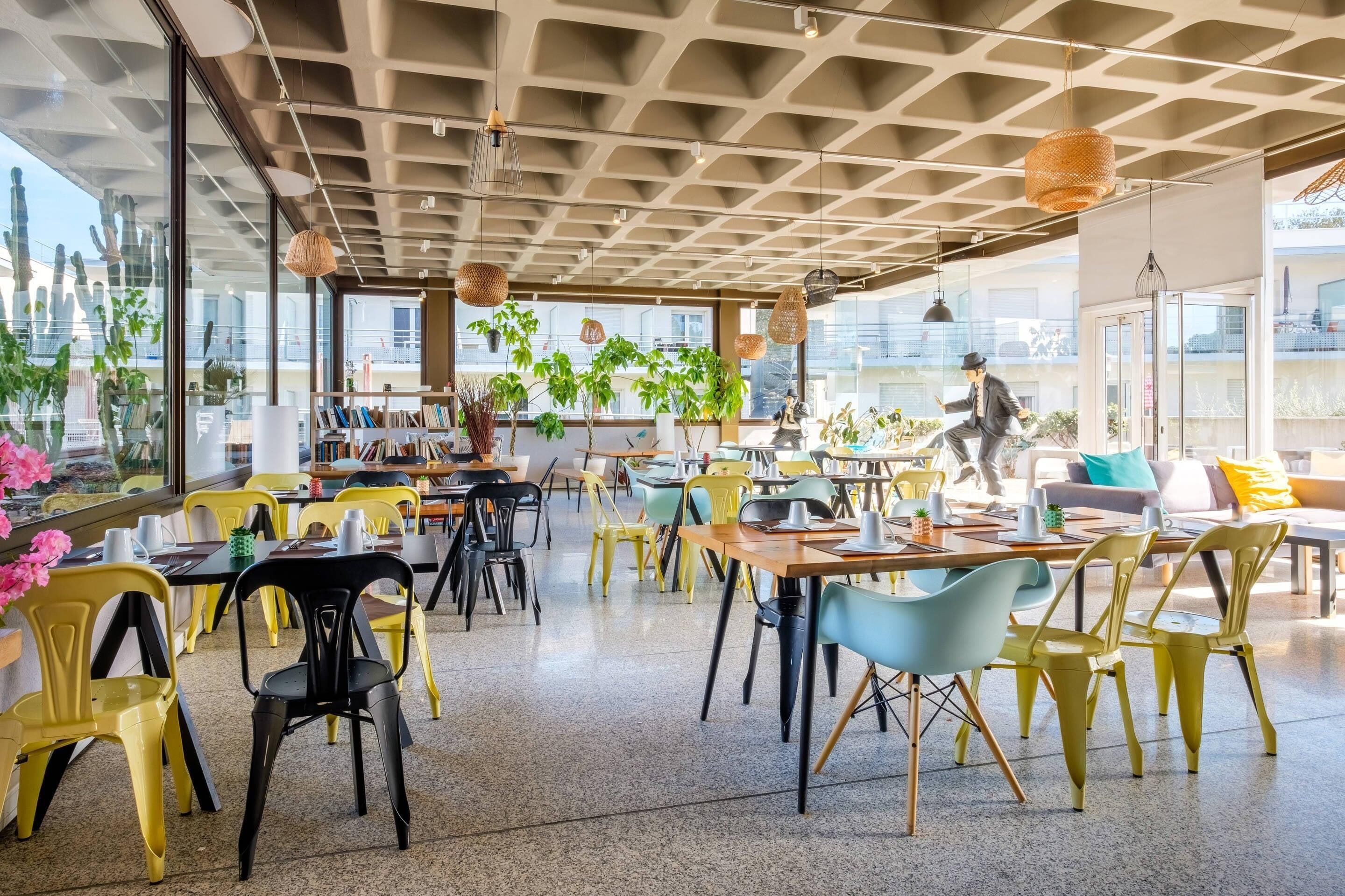 Café da manhã com buffet todos os dias mediante uma taxa