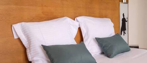 Standard Room, 1 Queen Bed with Sofa bed, Non Smoking, Balcony