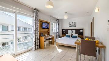 Desk, soundproofing, iron/ironing board, free cots/infant beds