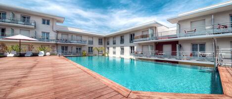 Seasonal outdoor pool, open 9:30 AM to 7:30 PM, pool umbrellas