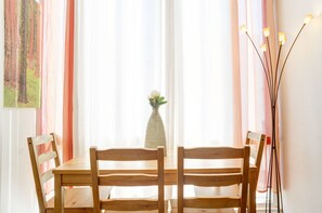 Apartment, 1 Bedroom (Ben Yehuda 182) | In-room dining - Tel-Aviving Apartments (Tel Aviv)