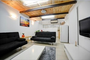 Apartment, 1 Bedroom (Frug 25 Apt. 1) | Living room