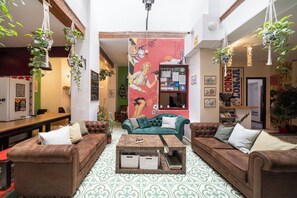 Reception - Home Youth Hostel (Valencia)