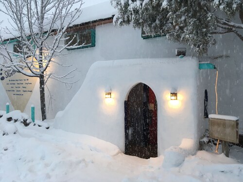 SnowMansion Taos Adventure Lodge