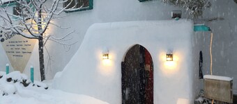 SnowMansion Taos Adventure Lodge