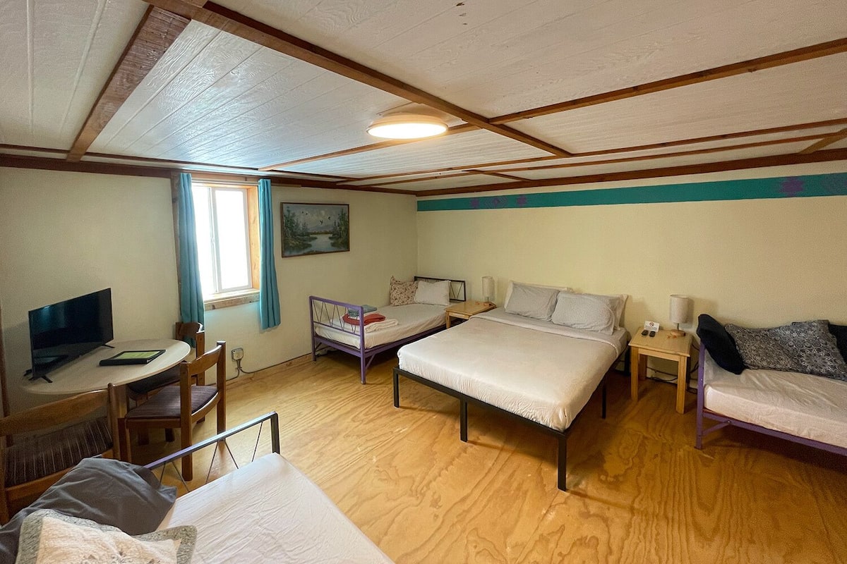 Suite estudio clásica, varias camas, no fumadores, baño privado | Sábanas de algodón egipcio y cortinas opacas