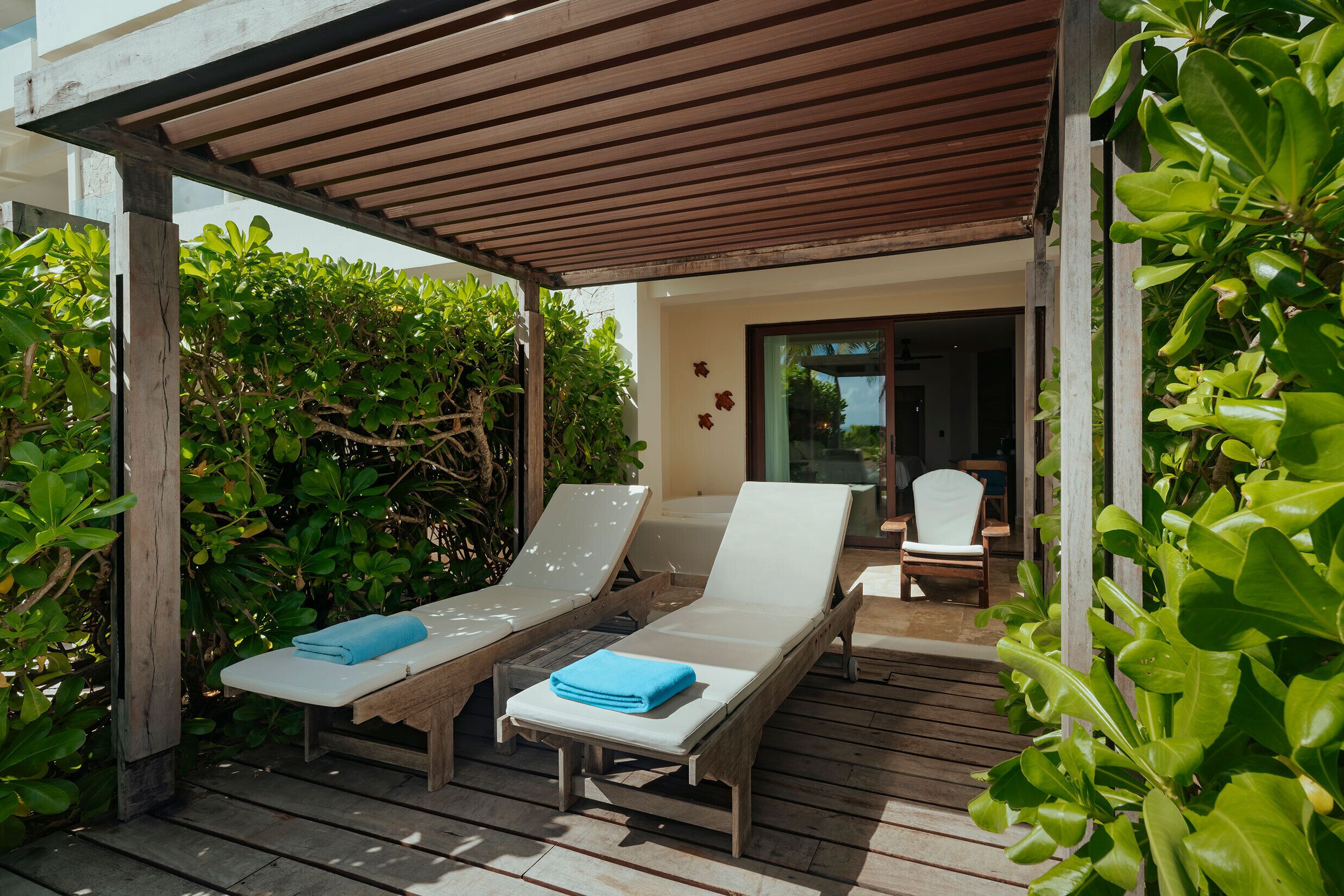 Junior Suite Garden Premium Ocean Front | Terraza o patio
