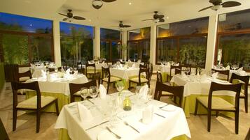 4 restaurants, lunch, dinner served; Mexican cuisine