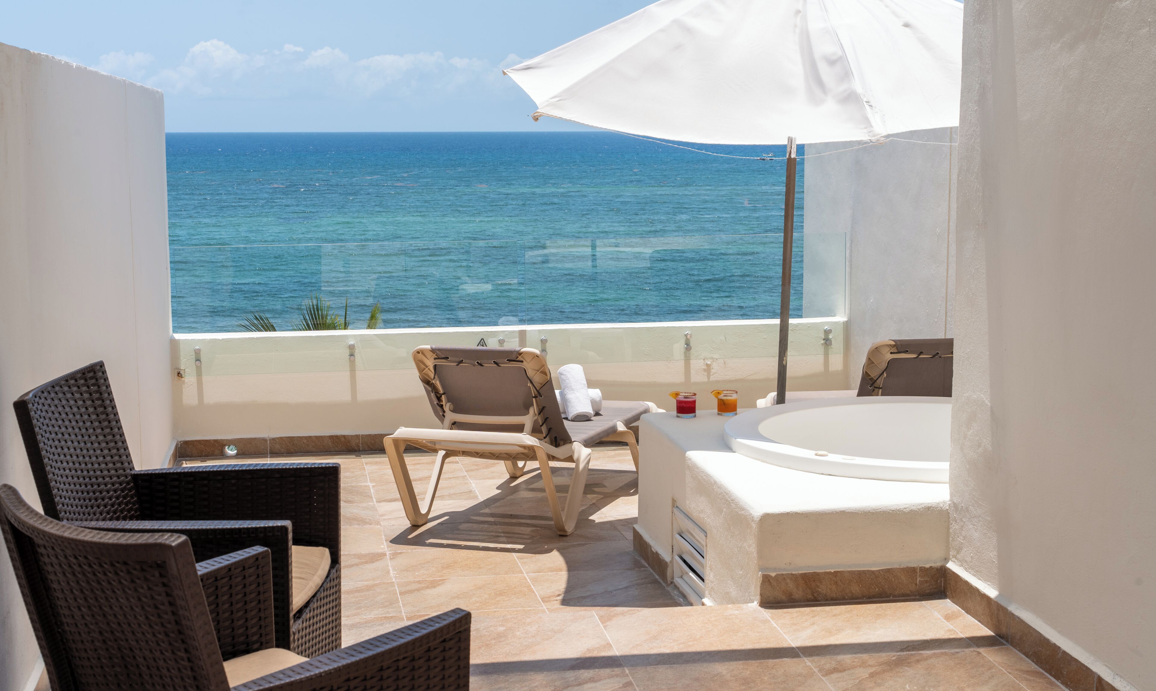 Junior Suite Penthouse Ocean Front Rooftop terrace | Free minibar, in-room safe, iron/ironing board, free WiFi