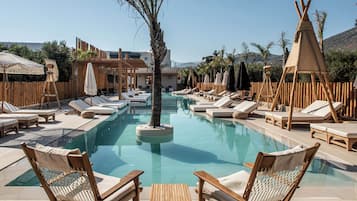 Outdoor pool, pool loungers