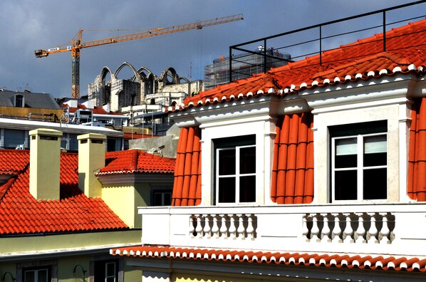 A building with red-tiled roofs and white walls, featuring large windows and a balcony. - Browns Central Hotel (Lisbon)