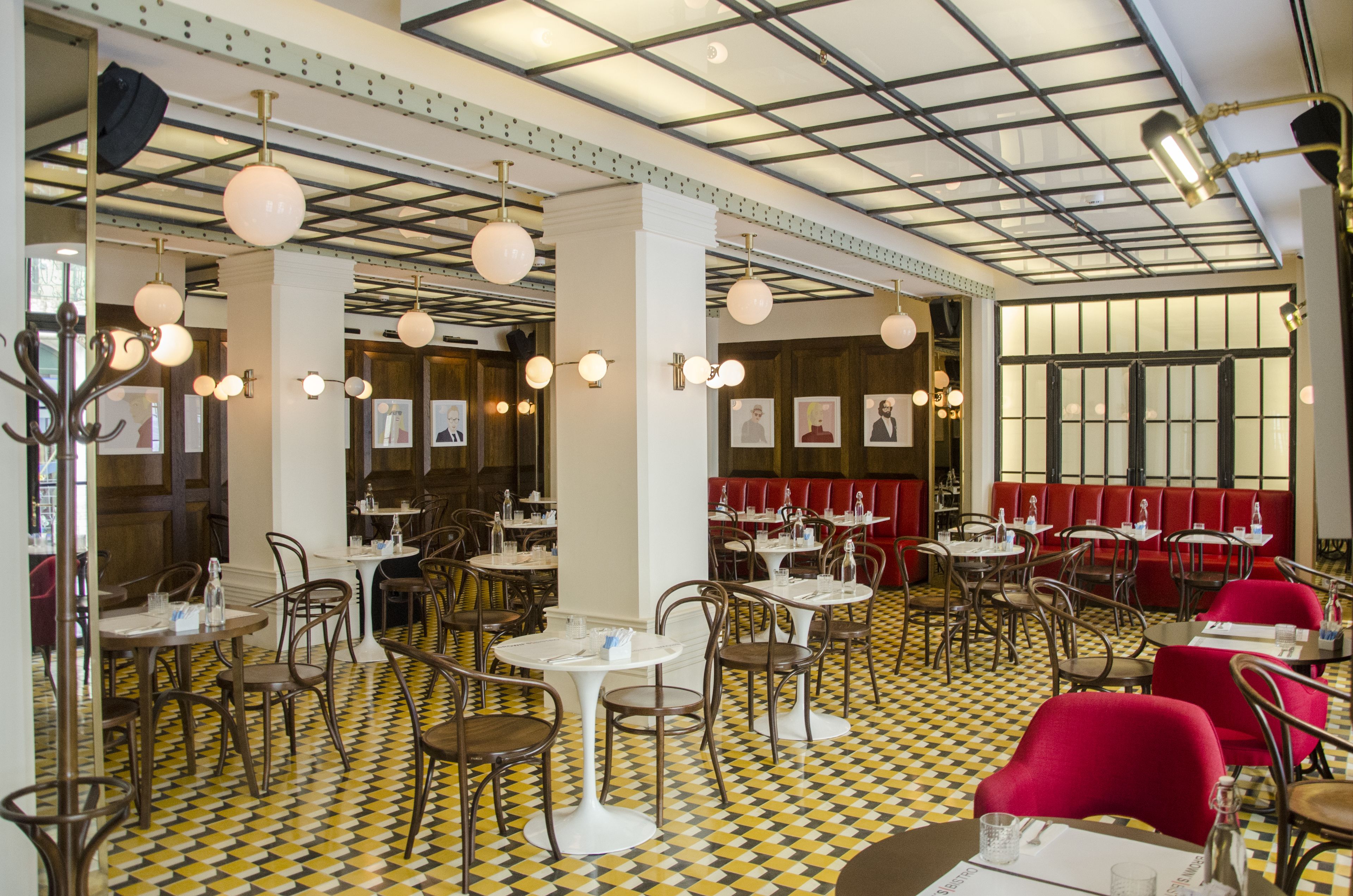 Desayuno buffet diario (EUR 18 por persona)