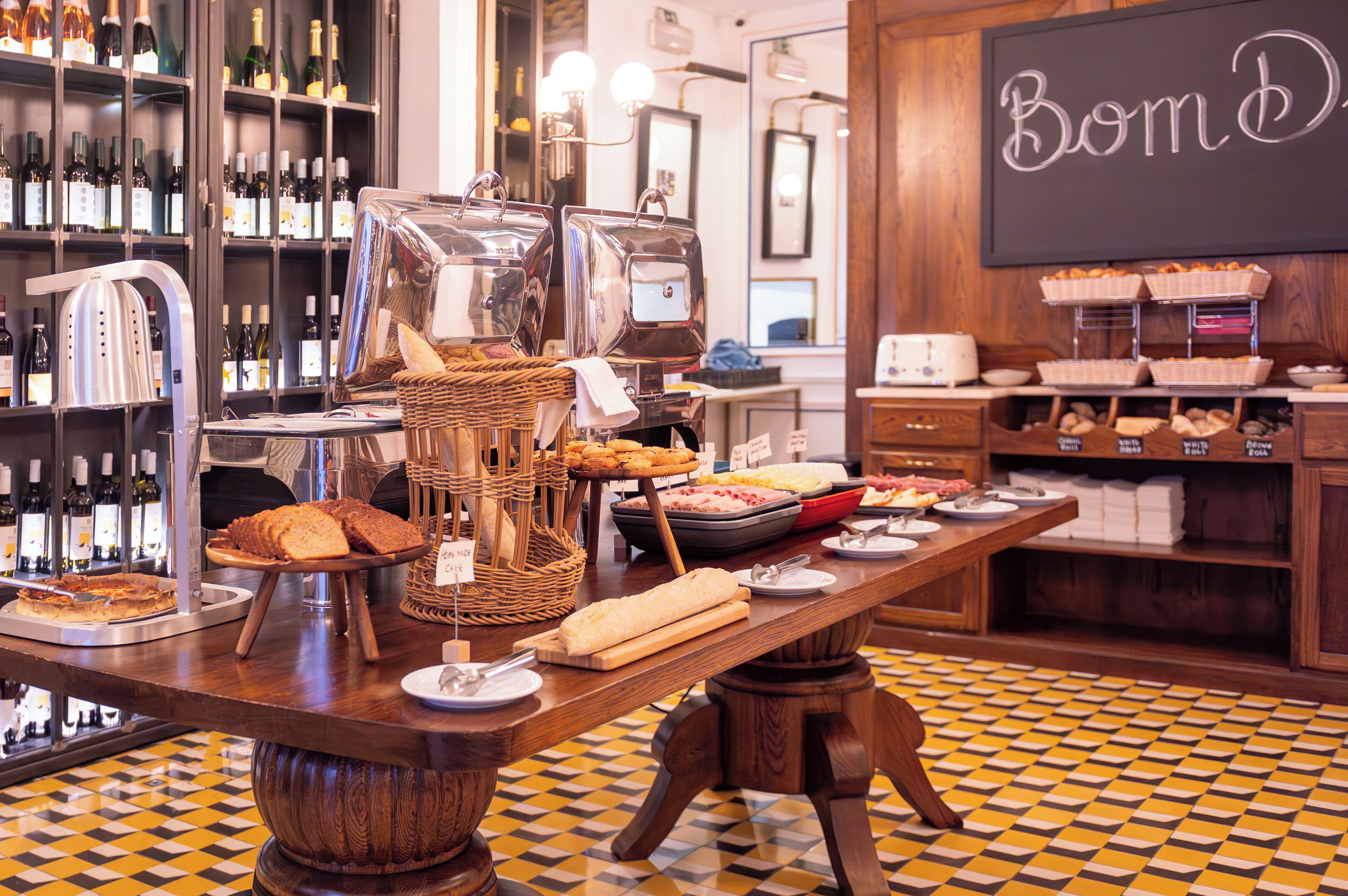 Desayuno buffet todos los días (con cargo) 