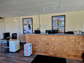 Lobby - The Coastal Inn and Suites (Long Beach)