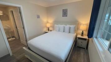 Zimmer, 1 Queen-Bett und Schlafsofa, Nichtraucher, Küche | 1 Schlafzimmer, hochwertige Bettwaren, kostenloses WLAN, Bettwäsche